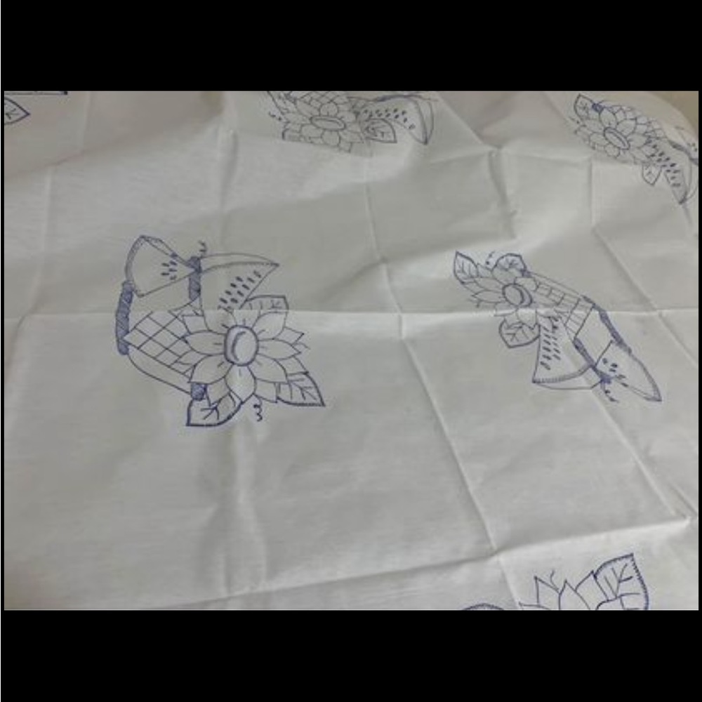 Nuevo mantel mediano para bordar